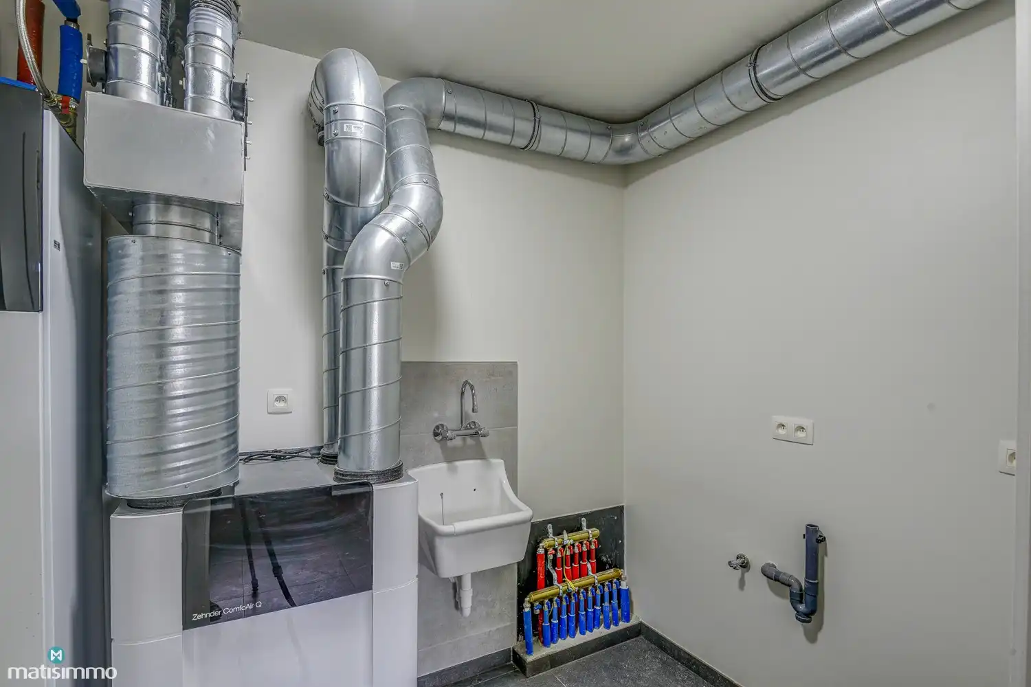 RUIM NIEUWBOUW APPARTEMENT MET 2 SLAAPKAMERS, OVERDEKT TERRAS, GARAGE, AUTOSTAANPLAATS EN KELDERBERGING TE BEVERST foto 12