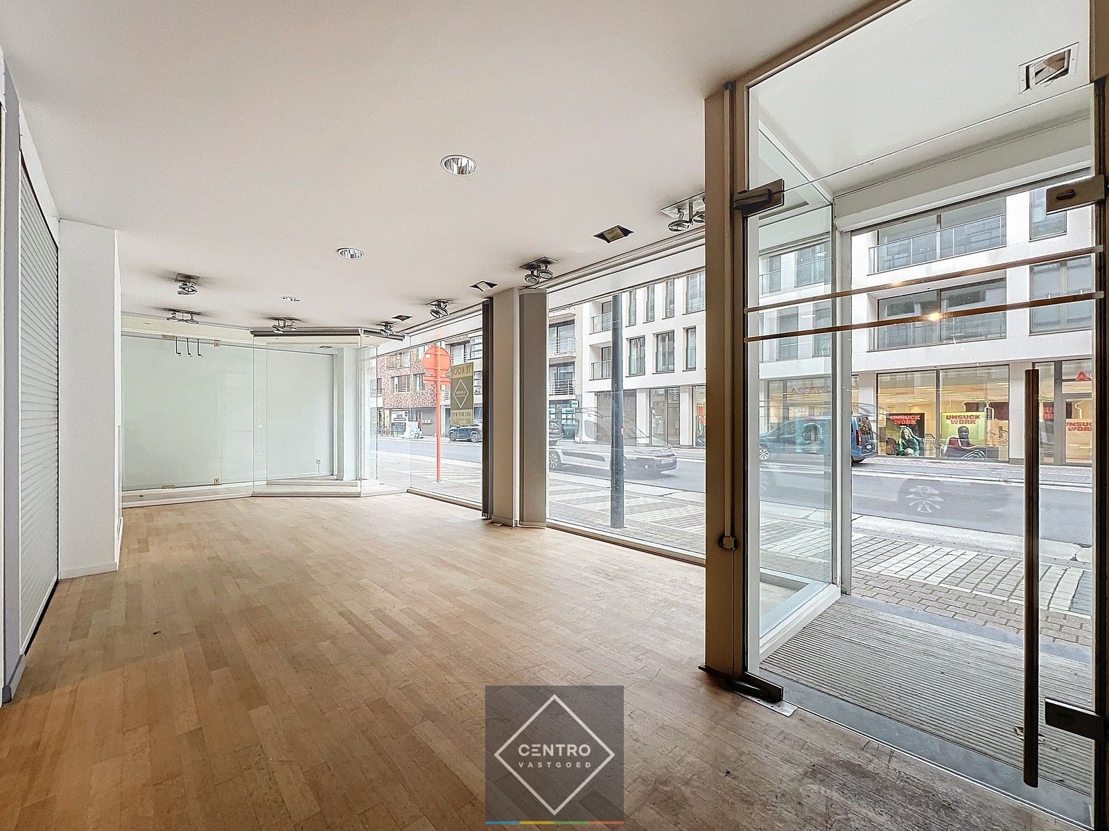 Unieke kantoorruimten van 660m² te Roeselare - dicht bij de Grote Markt aan zeer AANTREKKELIJKE prijs! foto 16
