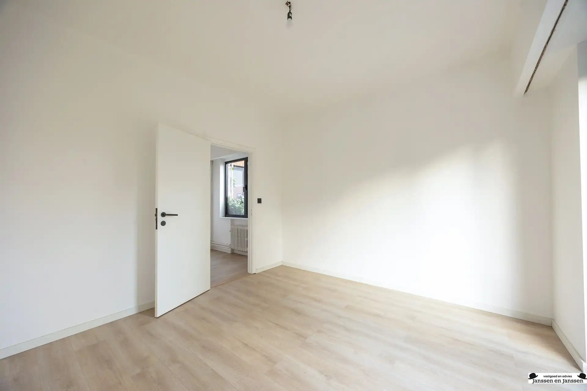 Lichtrijk appartement met 2 slaapkamers en terras foto 9