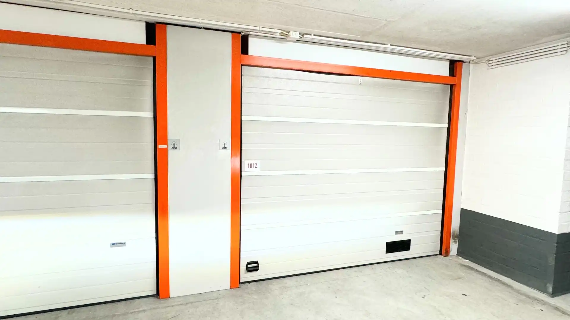 Gesloten garagebox te koop gelegen vlakbij de Minigolf in het Zoute. foto 5