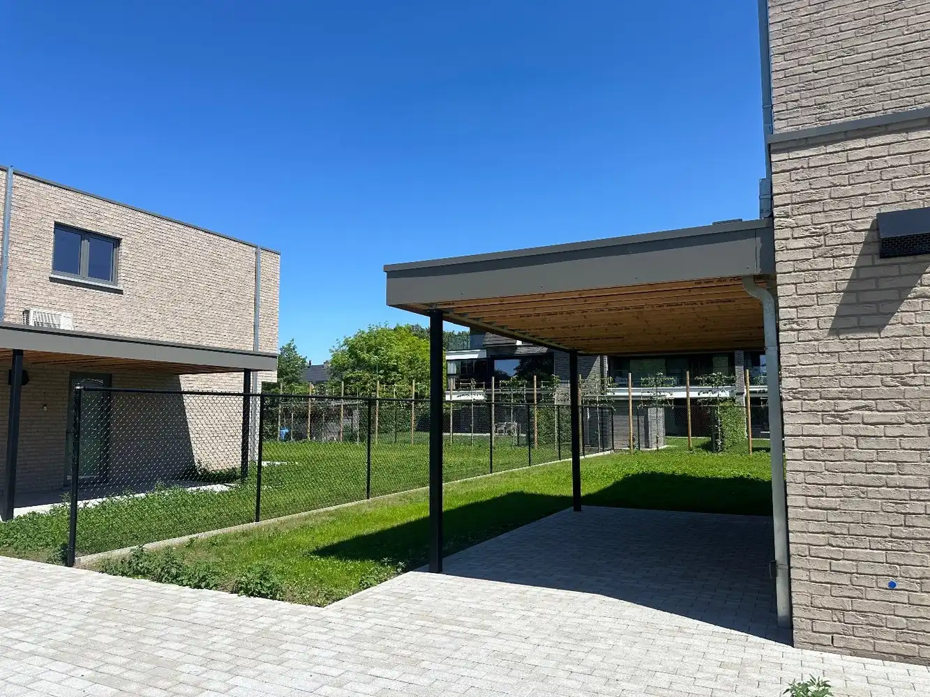 Energiezuinige nieuwbouwwoning met 3 slaapkamers en carport op een rustige locatie foto 3