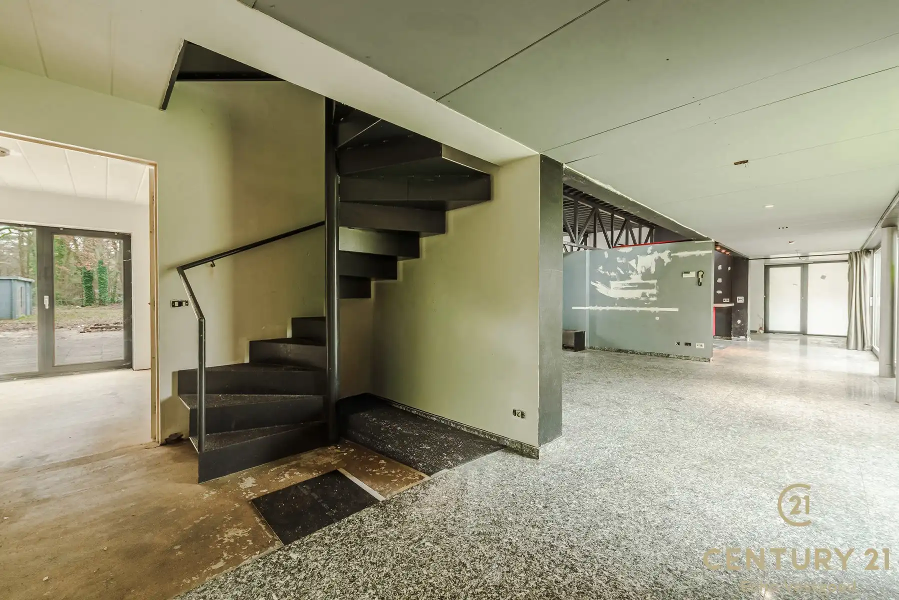 Unieke te renoveren villa in villawijk “De Lint” foto 22