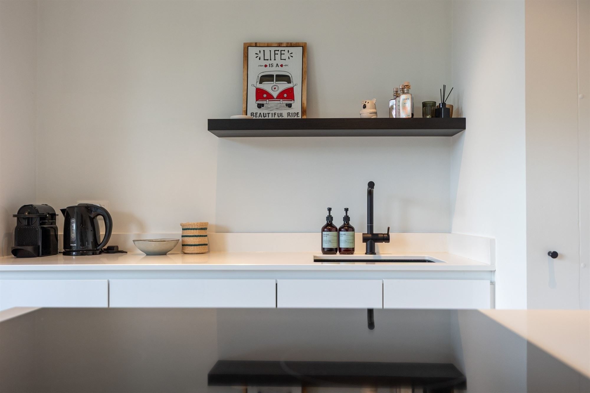 Instapklaar en lichtrijk hoekappartement nabij het Rooi foto 8