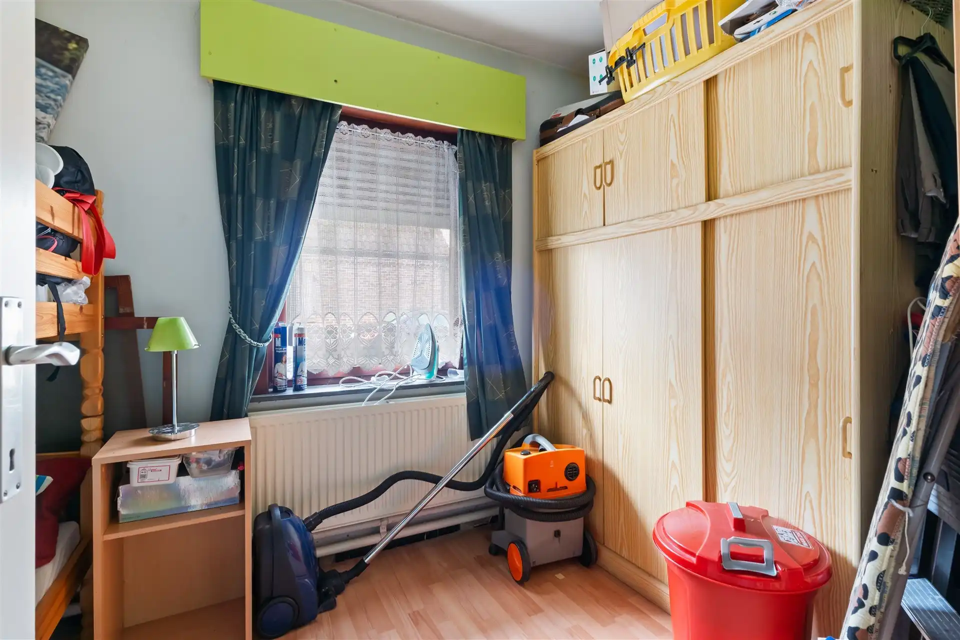 Te renoveren bungalow op een ruim stuk grond foto 12