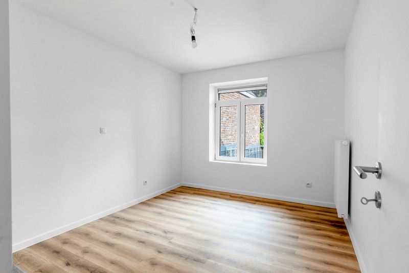 Volledig gerenoveerde woning met 3 slaapkamers, tuin, terras en parkeerplaats TE KOOP in Beveren-Leie! foto 12