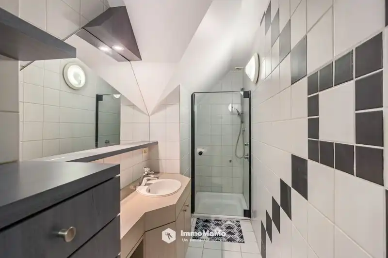 UNIEKE VILLA MET BINNENZWEMBAD EN PAARDENSTALLEN OP EEN TOPLOCATIE TE KOOP IN MENDONK (GENT) foto 39