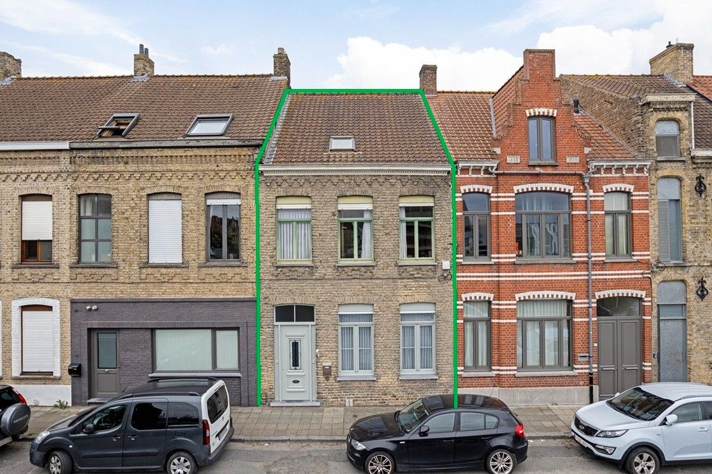 VEURNE: Zonnige en verzorgde (rij)woning met instapklaar comfort, her en der wat opsmukwerk, 3 slpks en geïsoleerde zolder op 120m² grondopp. (mog. garage). foto 1