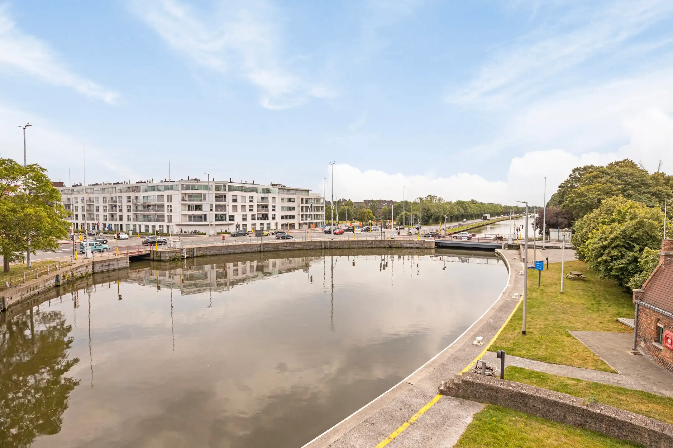 Strategisch gelegen handelshuis nabij de Brugse binnenstad foto 36