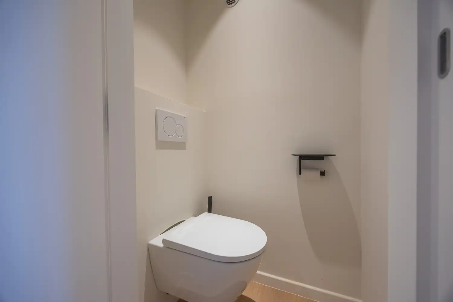Gerenoveerd appartement met frontaal zeezicht foto 18