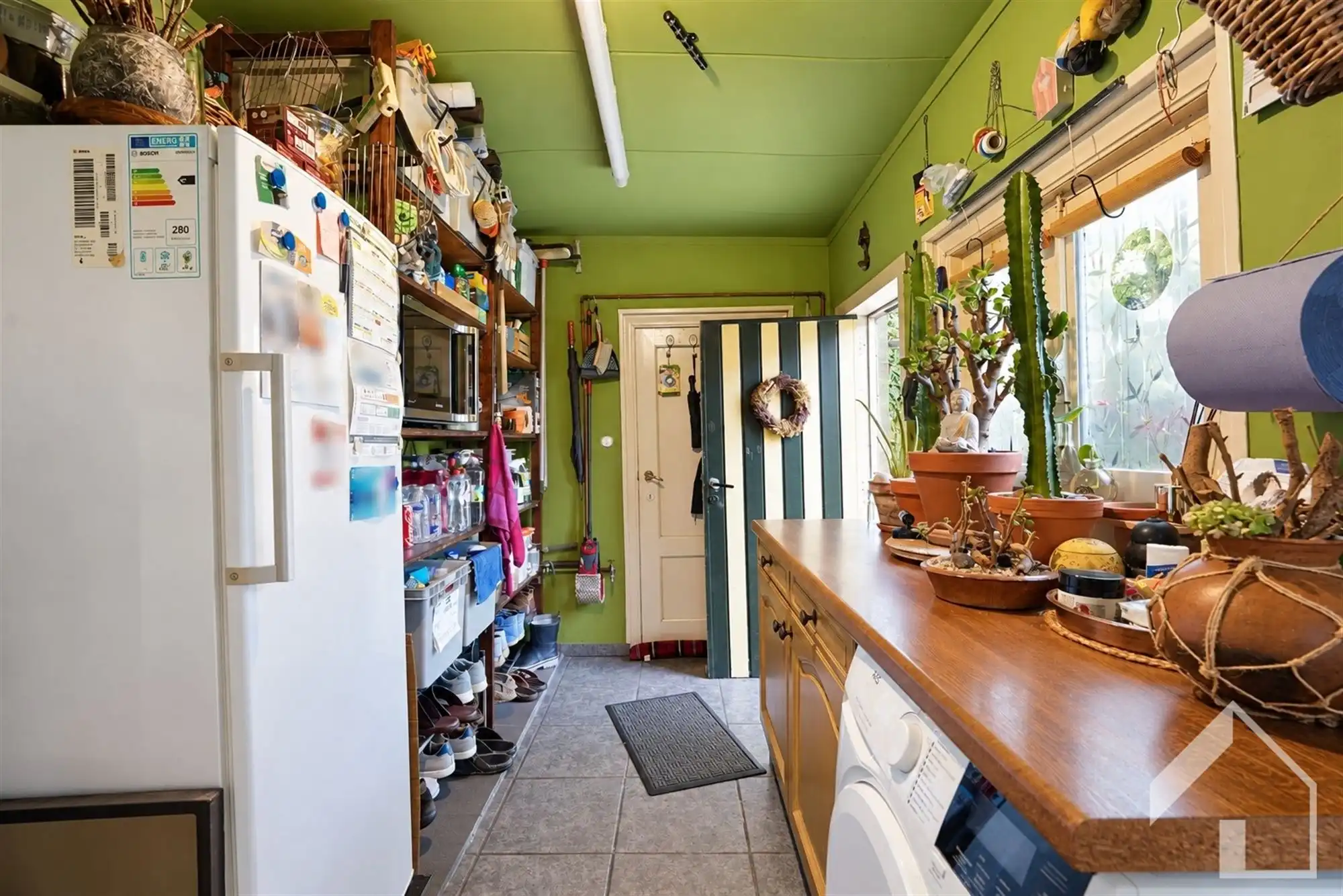 Woonhuis met potentieel, zij-ingang en prachtige tuin foto 11