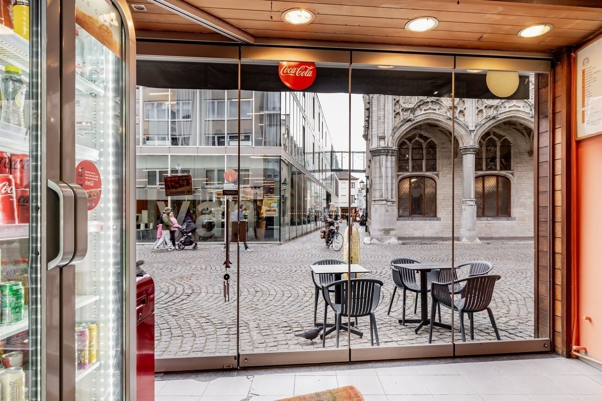 Duplex appartement met handelsgelijkvloers en zicht op stadhuis! foto 15
