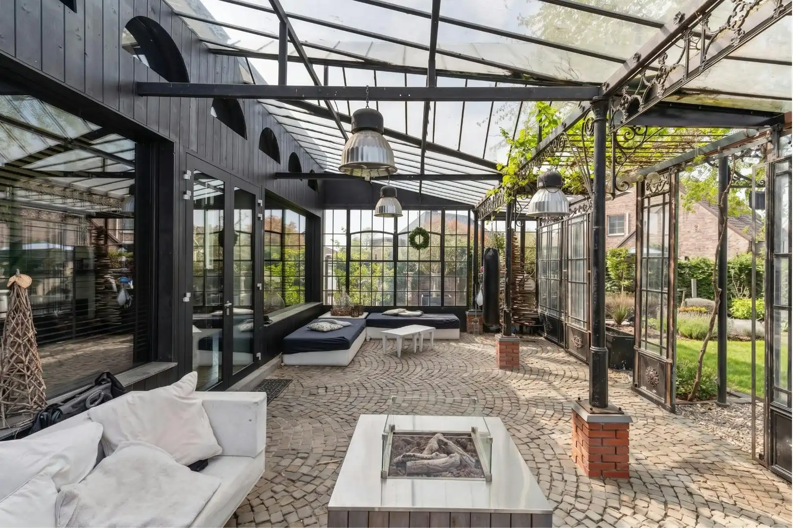 Karaktervol herenhuis met prachtige authentieke elementen te koop in Opglabbeek foto 17