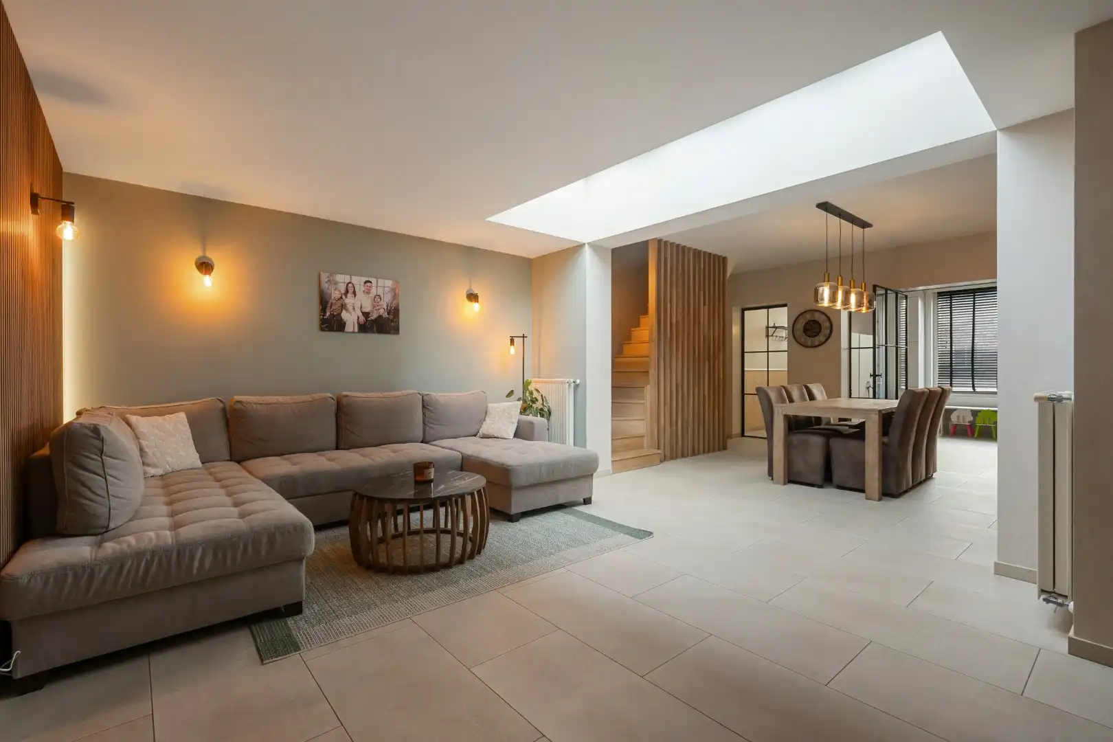 Instapklare woning met 3 slaapkamers en achterliggend tiny house in Geluwe foto {{pictureIndex}}