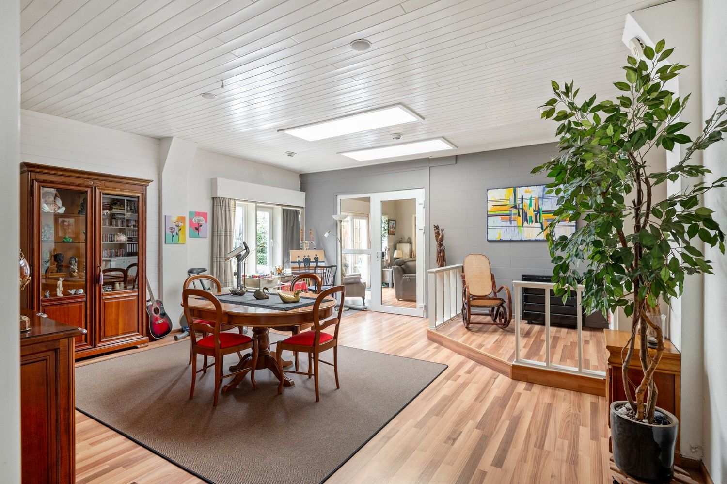 Magazijn met woonst en een 1 slaapkamer appartement te Deurne! foto 5