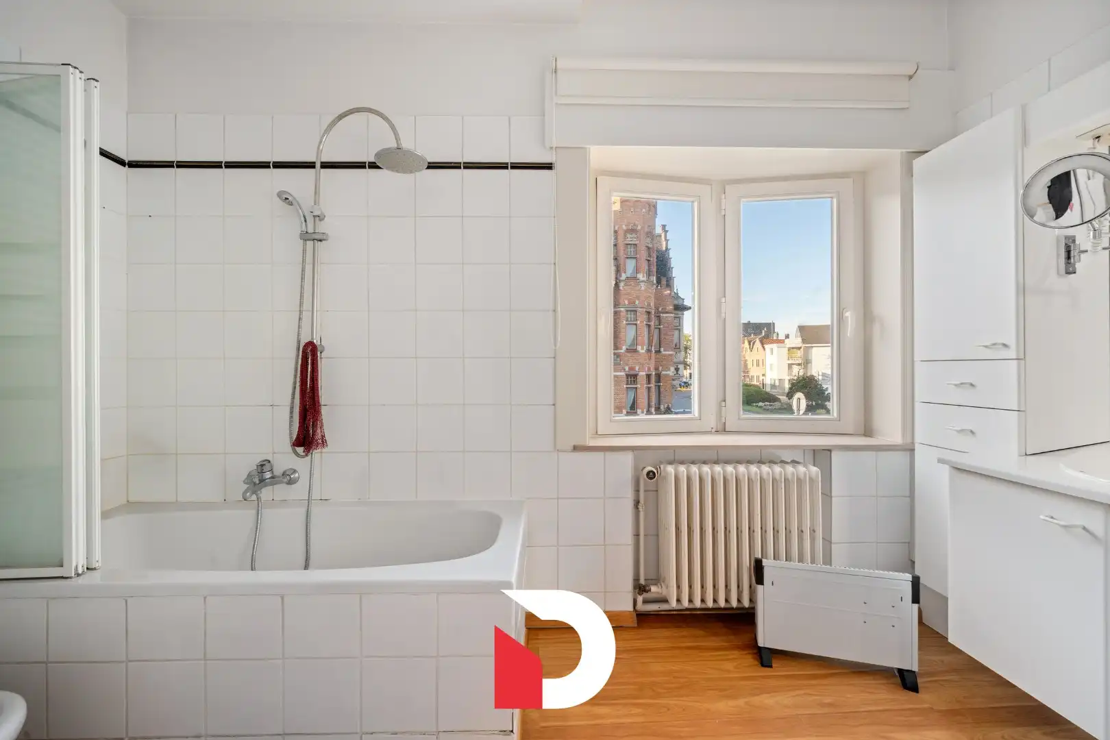 Karaktervolle ruime hoekwoning met garage in centrum Brugge foto 20