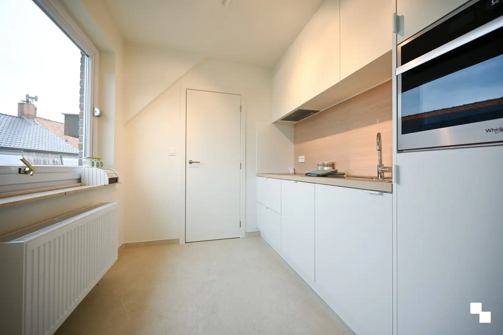 Stijlvol en energiezuinig gerenoveerd duplexappartement in kleinschalige residentie te Emelgem, Izegem foto 3