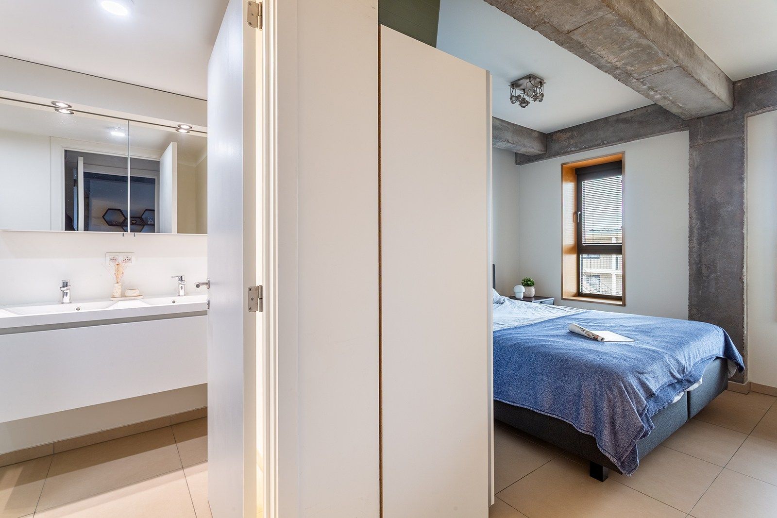 Stadsvibe en rust: energiezuinig appartement met terras foto 9