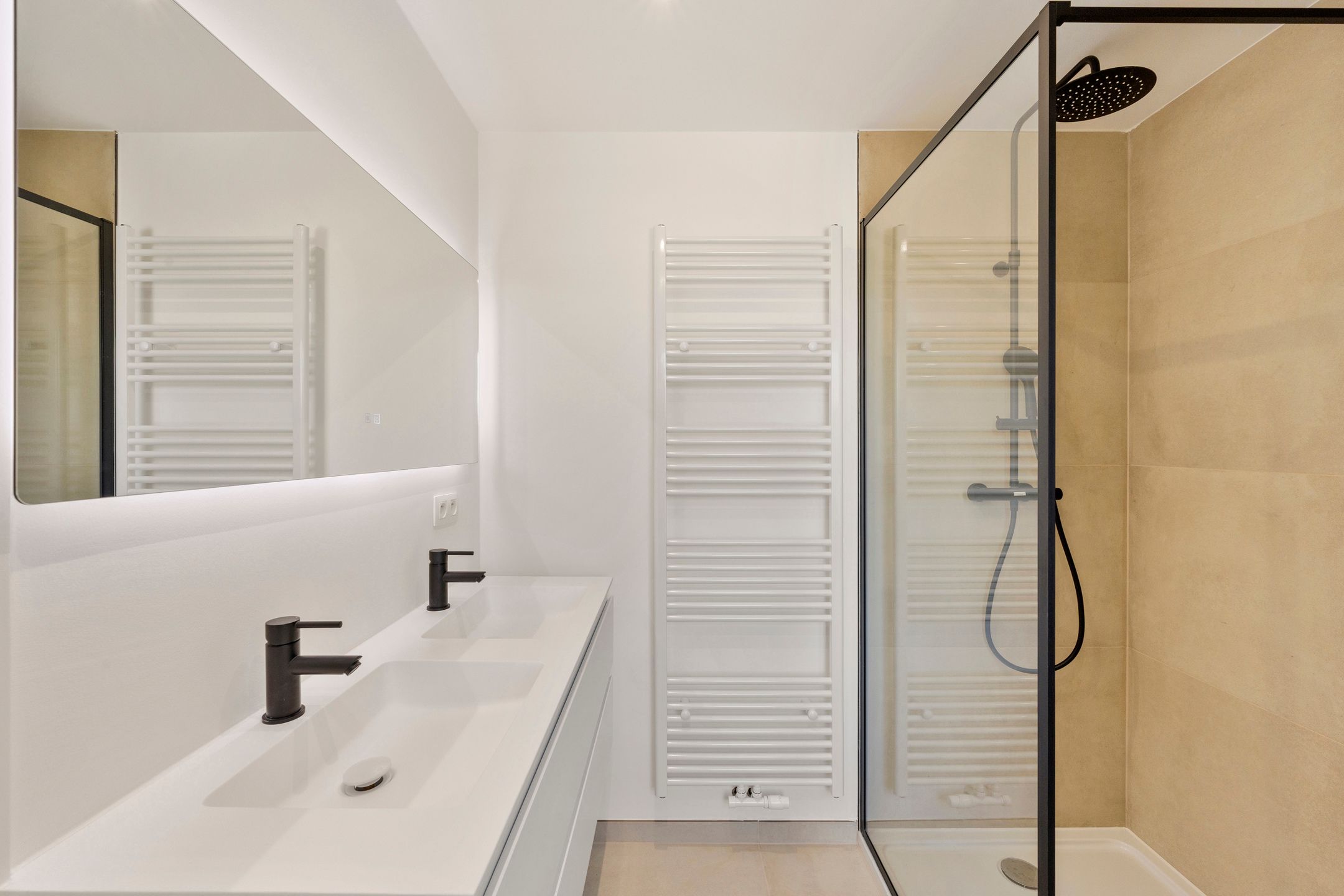 Mooi GERENOVEERDE WONING met 5 SLK en TERRAS + tuin. foto 11