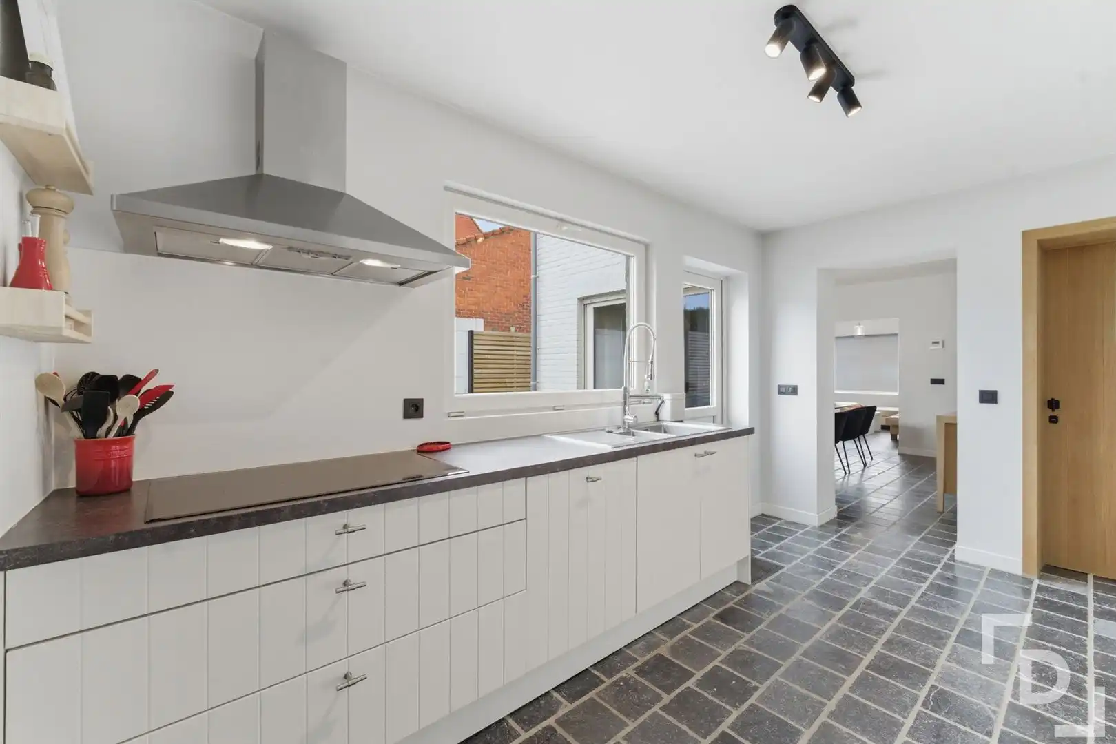 Gerenoveerde HOB met 3 slaapkamers en tuin te koop in Sint-Jan. foto 16