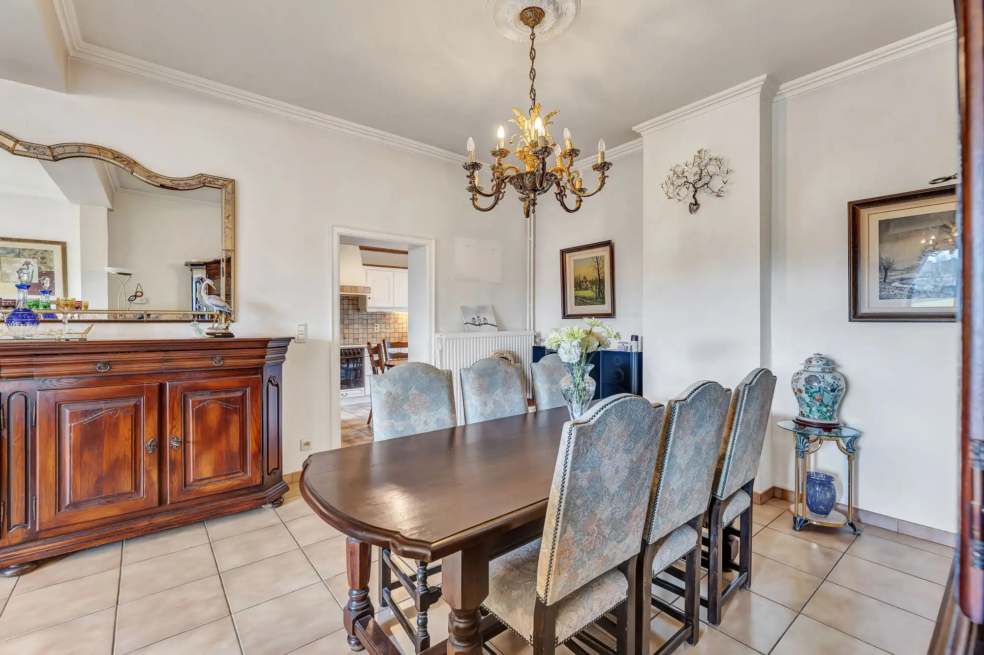 Goed onderhouden woning met garage foto 6