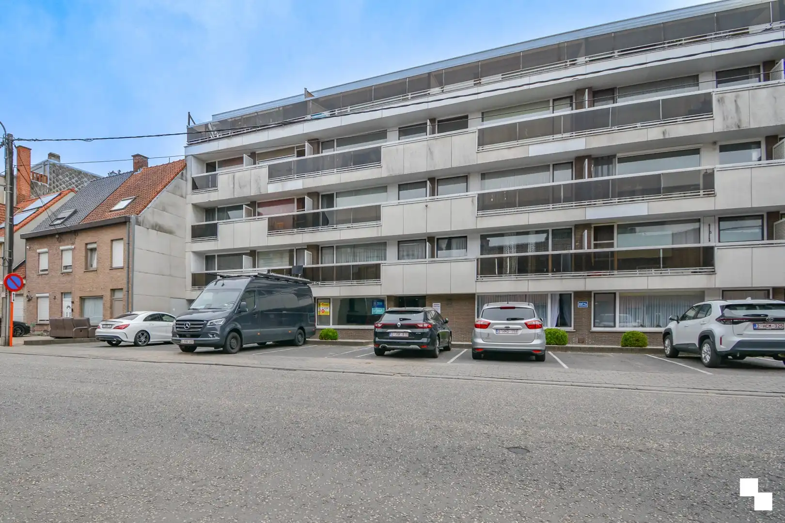 Garage met kantelpoort op vlot bereikbare ligging te Roeselare foto 4