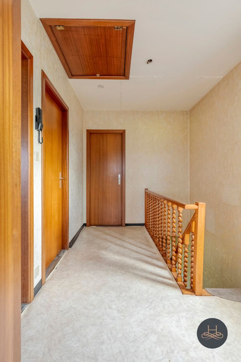 Renovatiewoning met grote garage foto 18