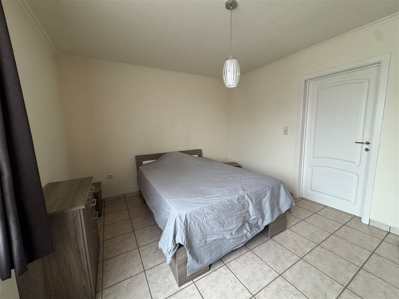 Ruim gelijkvloers appartement met 2 slaapkamers, terras en autostaanplaats te Kinrooi.  foto 6