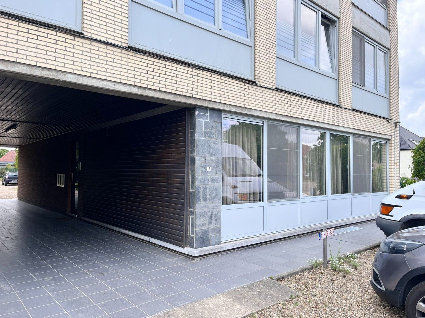 Gelijkvloers appartement met 2 slaapkamers, kelderberging en garage foto 2