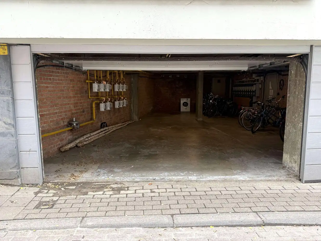 Ruime garage te koop op toplocatie in het hart van Leuven foto 3