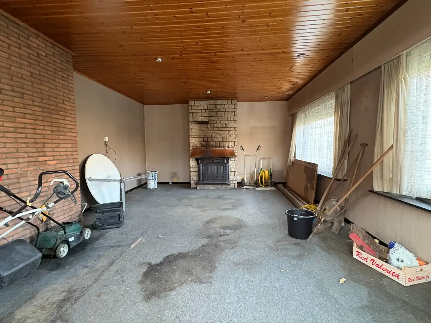 Gelijkvloerse woning op 537 m² met oprit, garage en 5 kamers foto 14