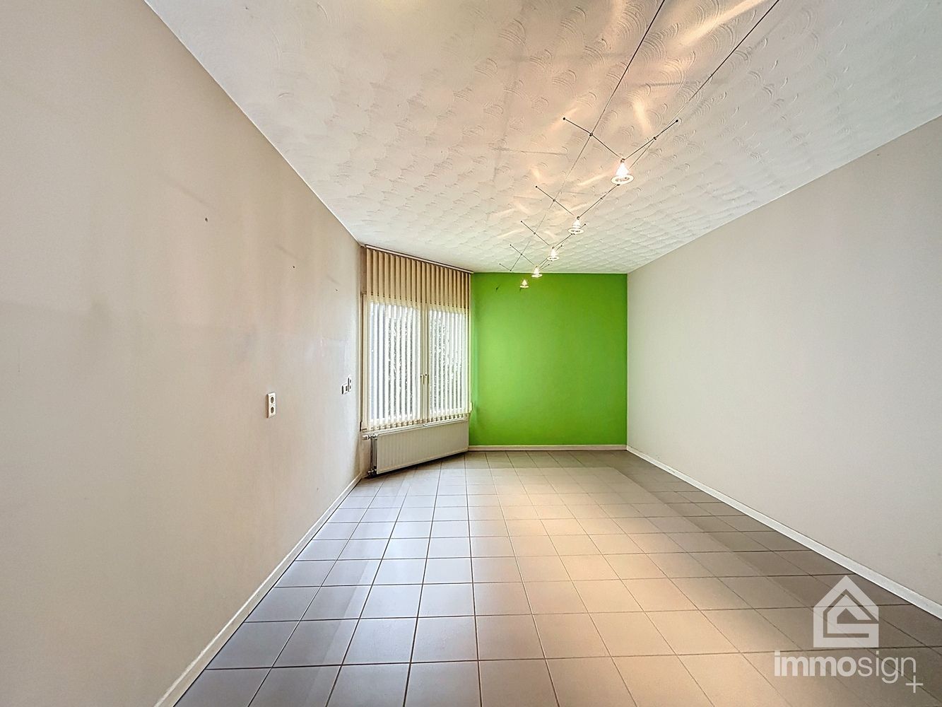 Bedrijfshal, kantoren en twee woonunits. Werken en wonen combineren op één strategische locatie! foto 6