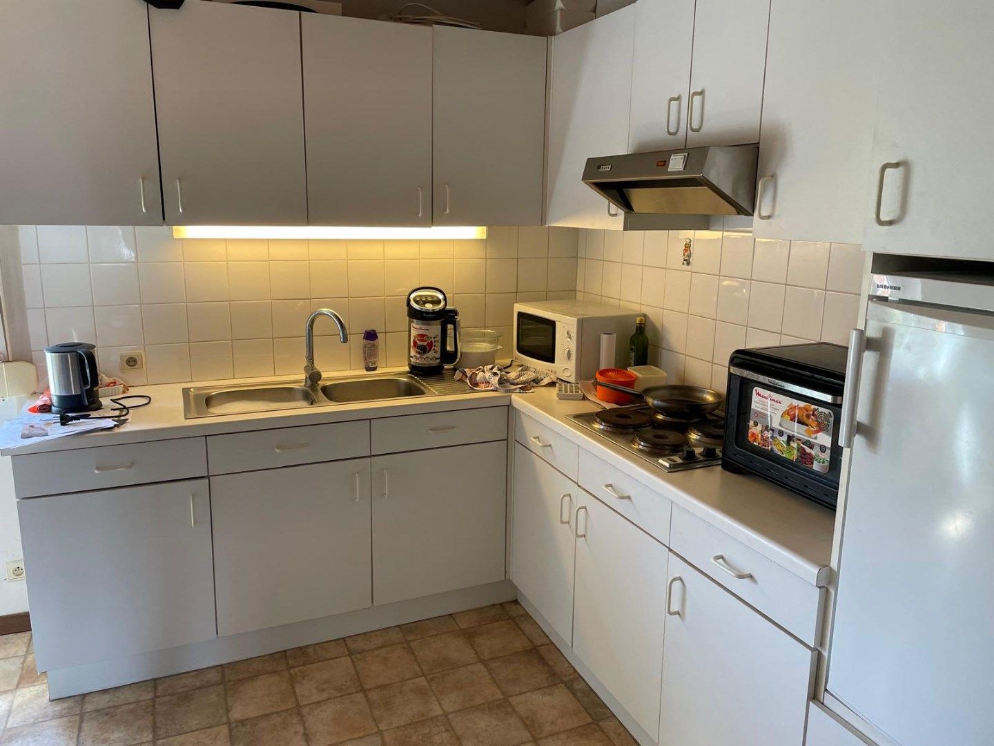 Appartementsgebouw met aanpalende schuur foto 3