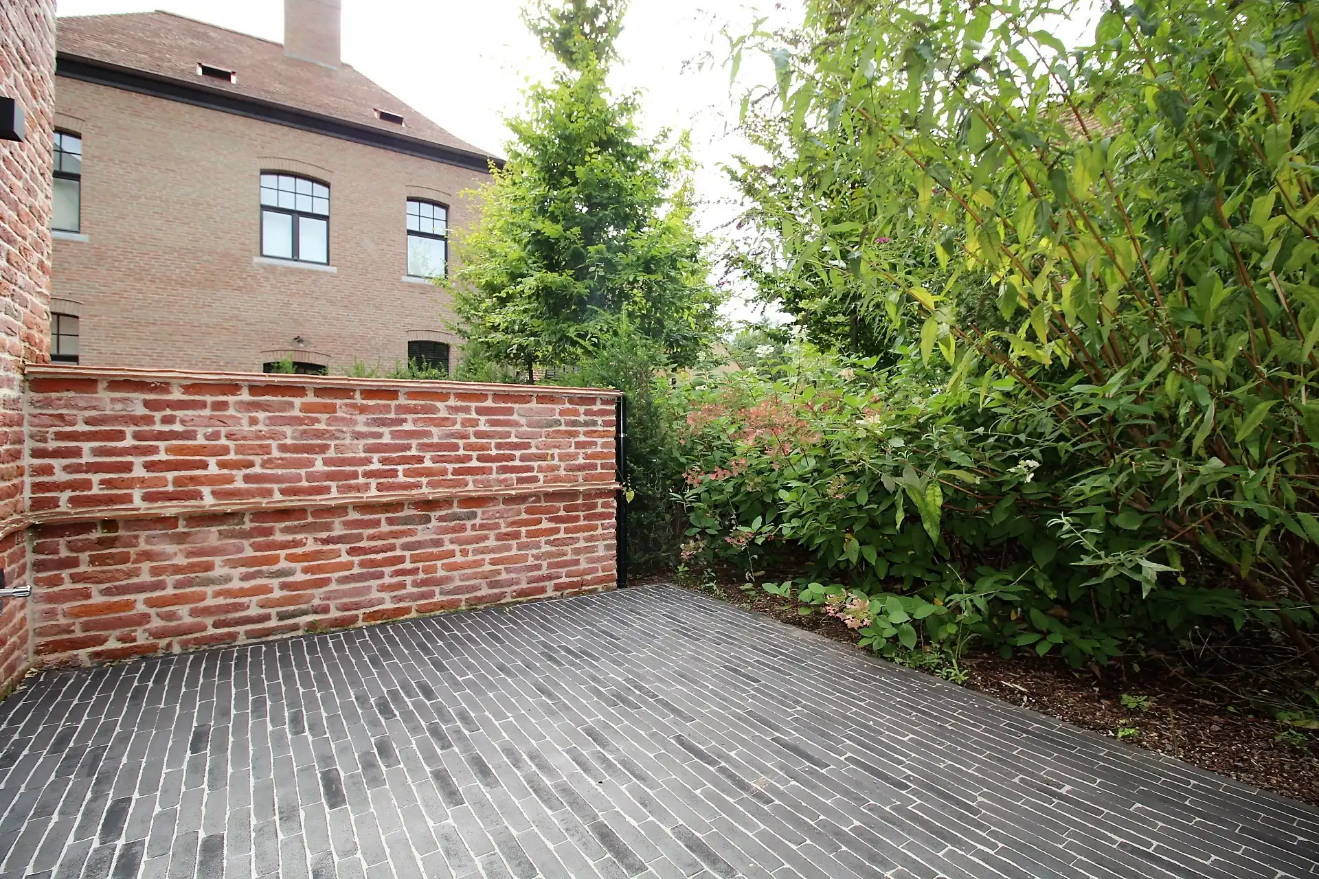 Goed gelegen kantoorruimte met parking en private, ondergrondse autostaanplaats foto 6