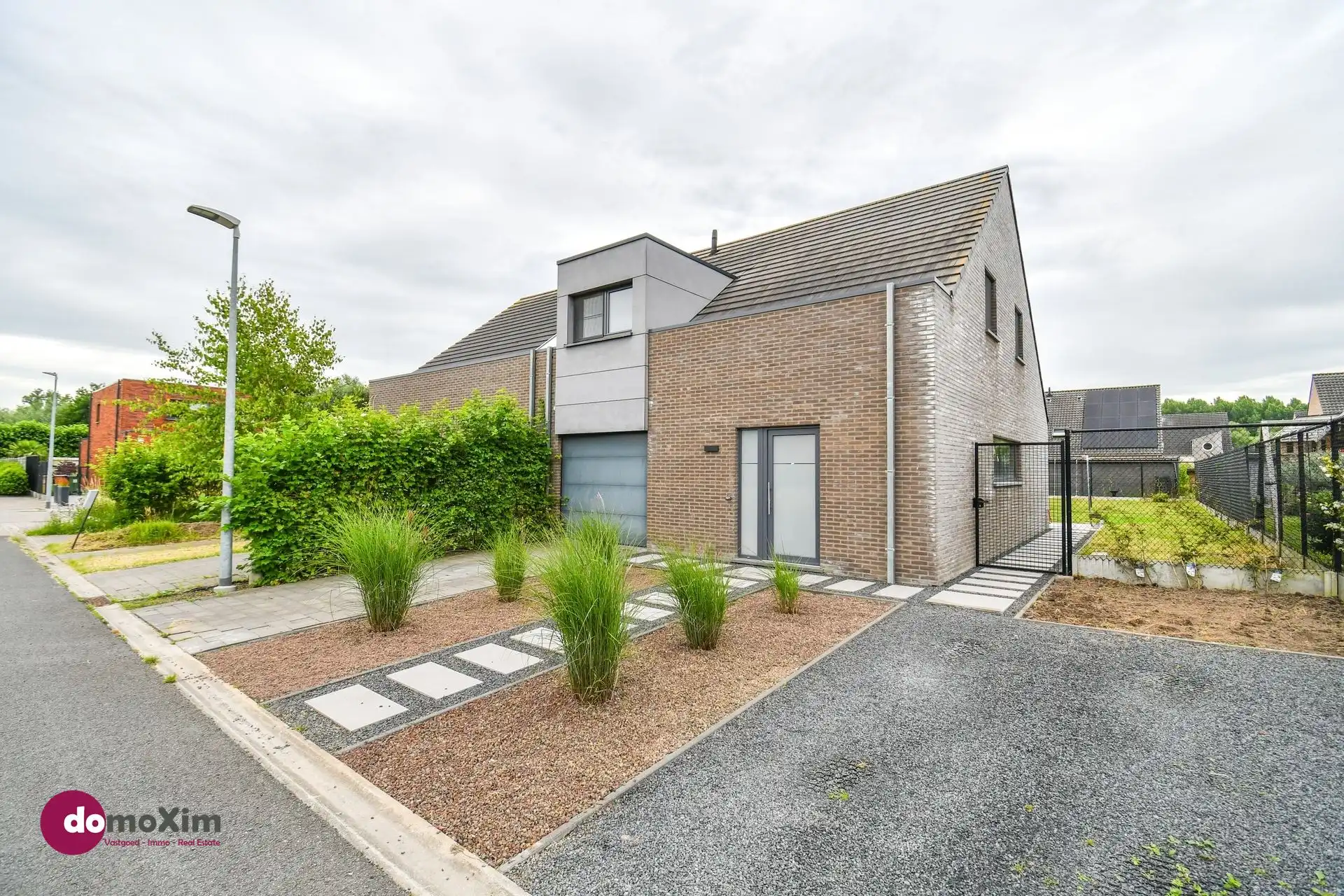 Mooie halfopen, recente woning met 3 slaapkamers in Hever foto {{pictureIndex}}