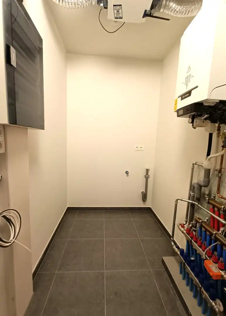 MODERN APPARTEMENT MET RUIM TERRAS EN AUTOSTAANPLAATS foto 11
