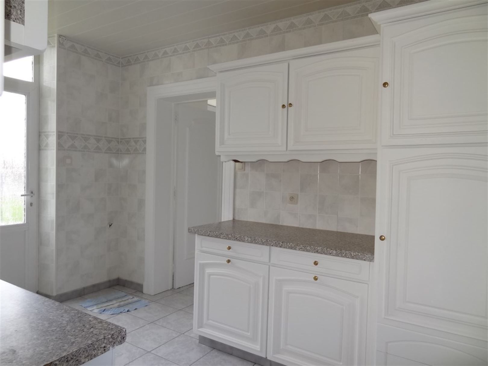 Gerenoveerde woning met 2 slaapkamers, garage en tuin. foto 7