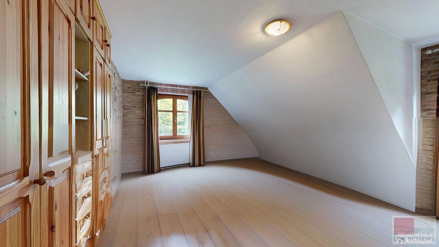 Ruime vrijstaande villa gebouwd in 1989, 365m² woonoppervlakte foto 16