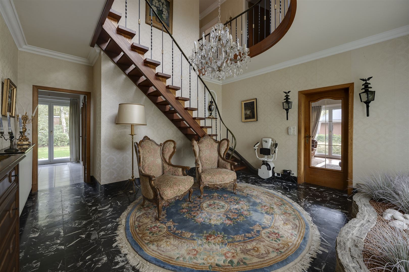 Karaktervolle villa met renovatiepotentieel - nabij centrum Maria-ter-Heide Brasschaat  foto 2