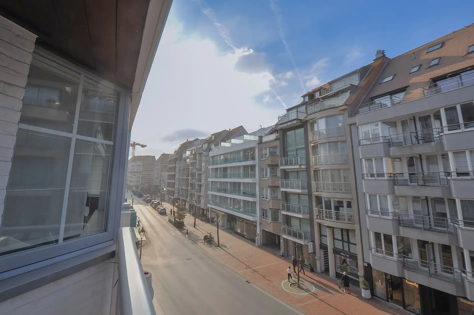 Topaanbieding – Uitzonderlijk ruim appartement gelegen in een stijlvolle residentie. foto 6
