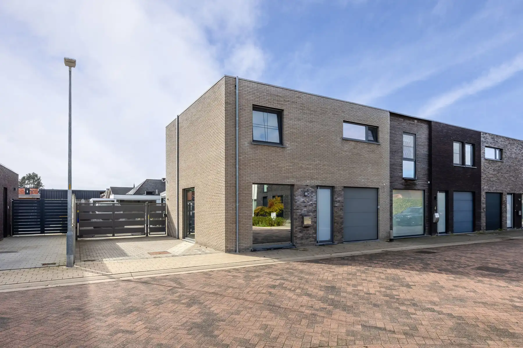 Centraal gelegen, energiezuinige gezinswoning met zwembad  foto 22