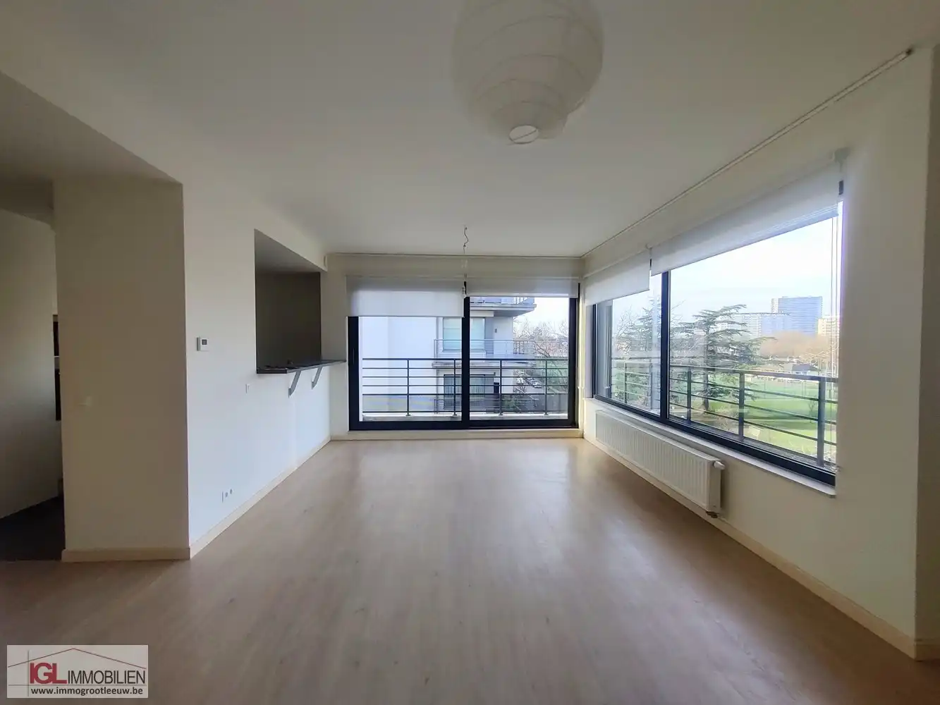 Modern appartement met 3 kamers foto {{pictureIndex}}