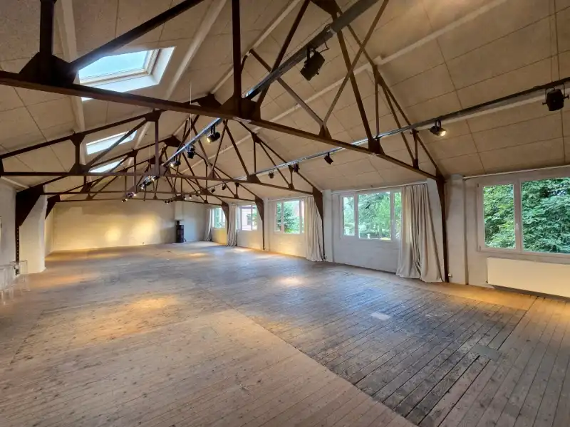 Polyvalente ruimte te huur foto {{pictureIndex}}