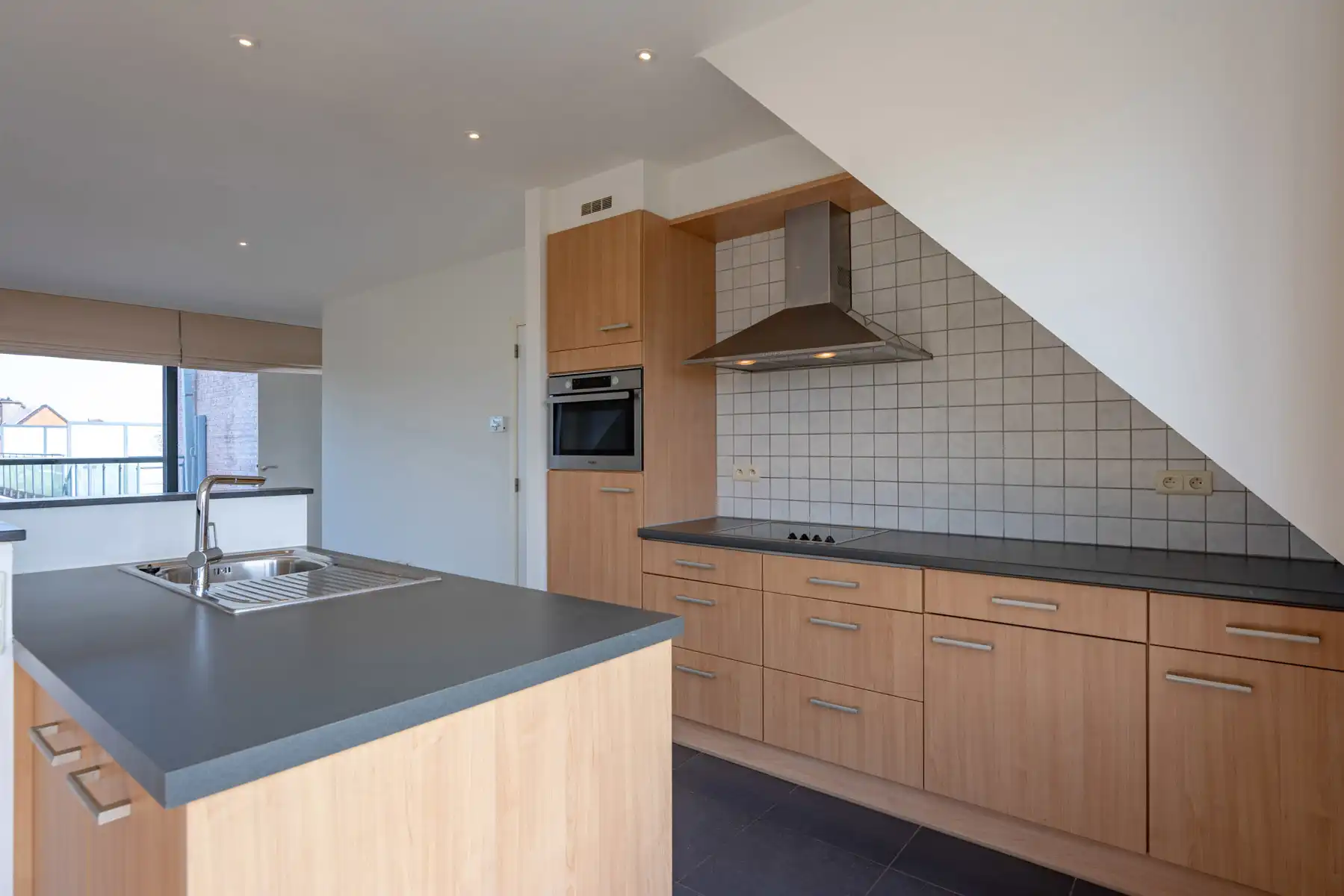 Instapklaar appartement, groot terras, staanplaats en lift! foto 2