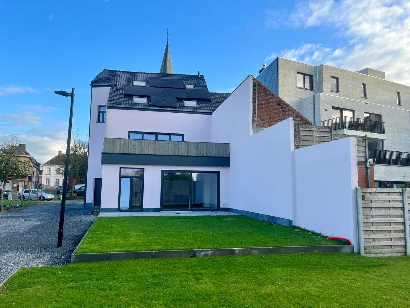 Bijzonder ruim appartement met groot terras foto 3