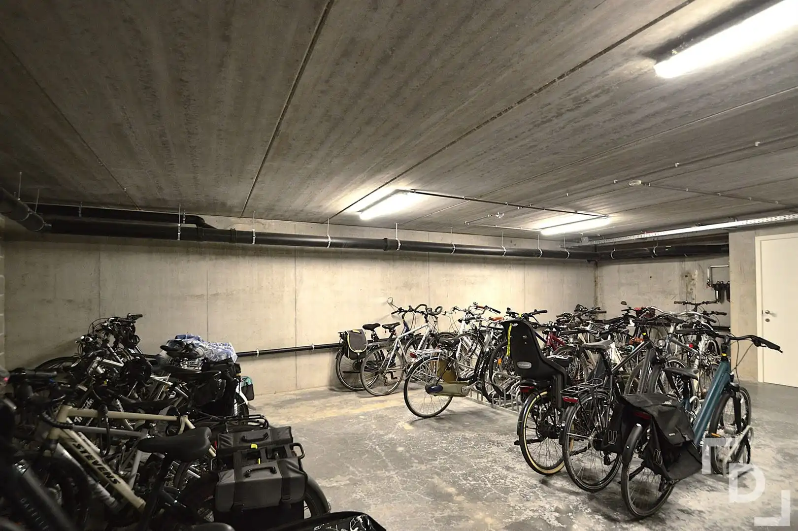 Modern appartement met staanplaats te huur in centrum Ieper foto 9