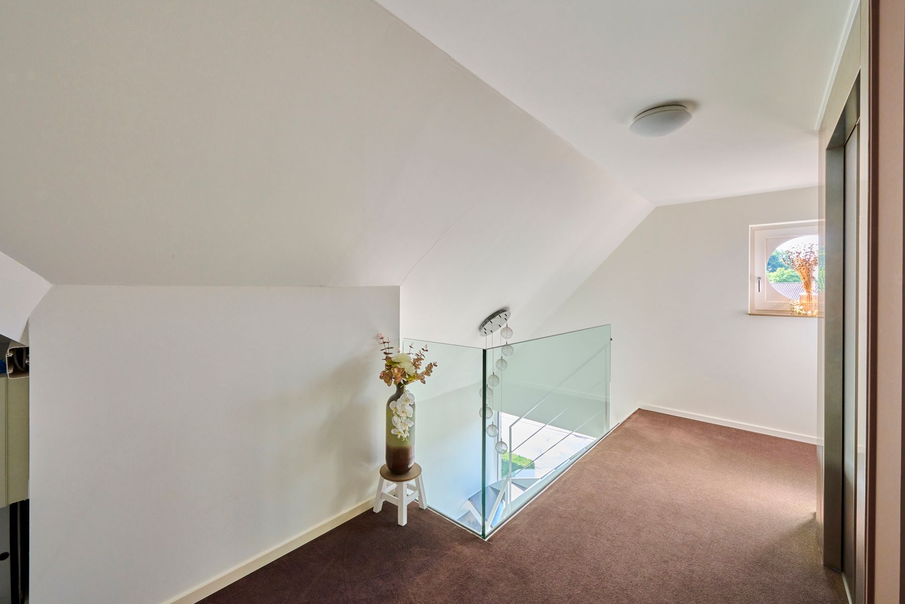 Exclusieve woning met handelzaak,appartement, zwembad en lift. foto 30