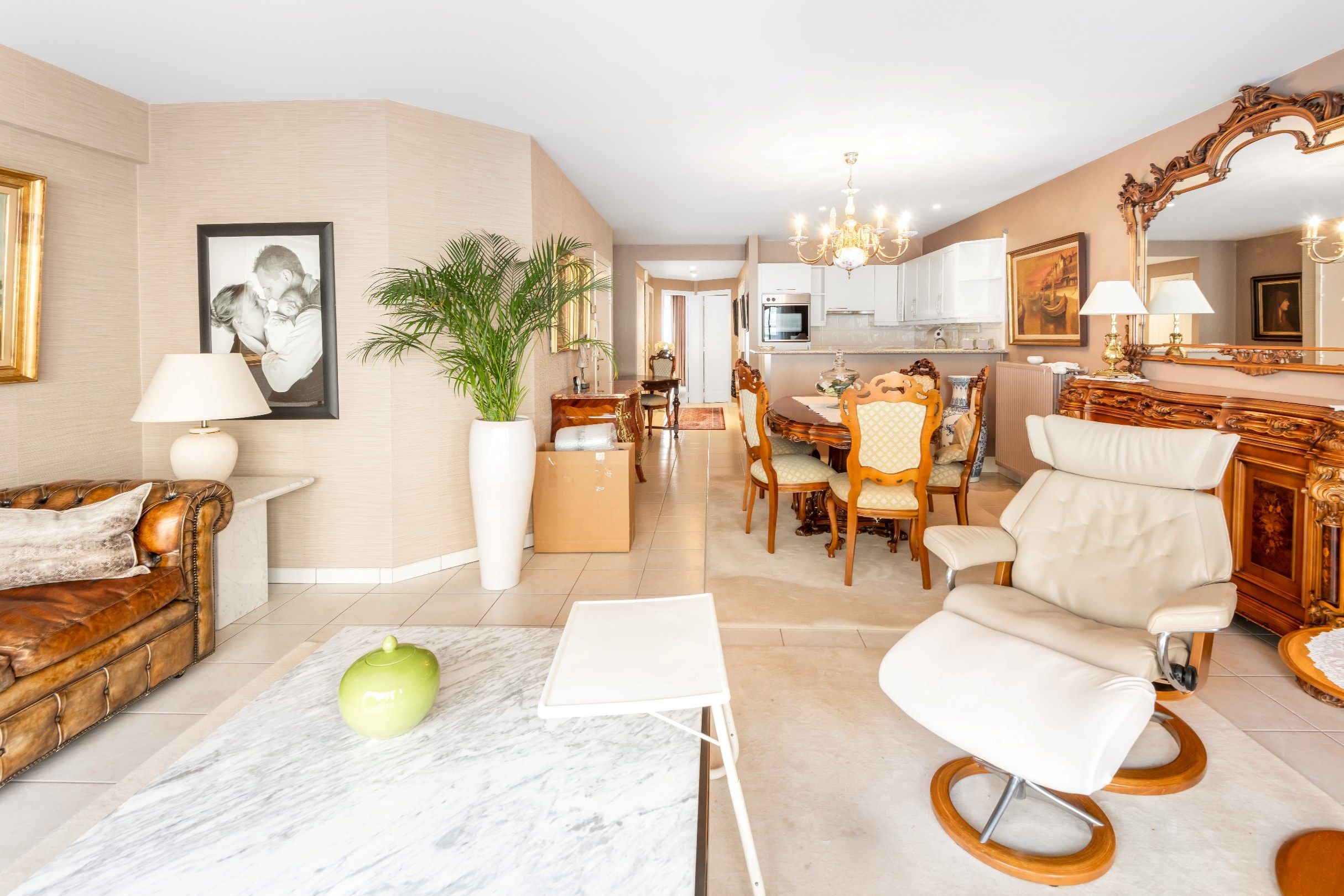 Zeer centraal gelegen, ongemeubeld appartement in de Dumortierlaan op enkele stappen van de Lippenslaan en de Zeedijk. foto 7