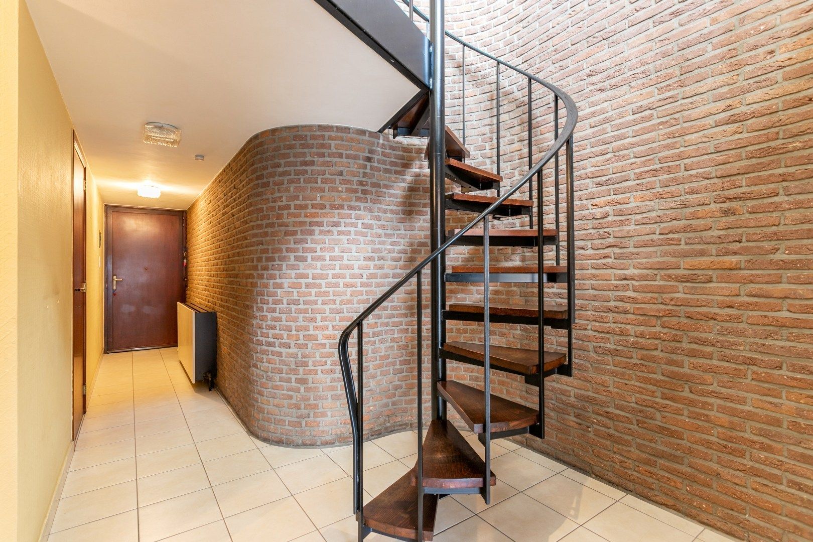 Opbrengsteigendom met twee ruime duplexappartementen  foto 2