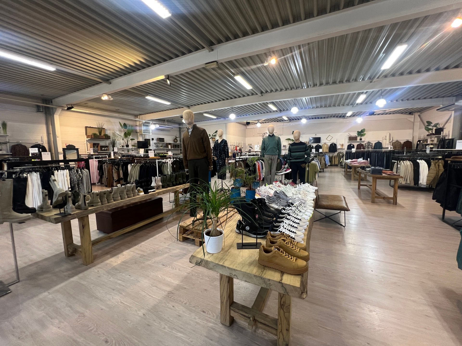 Baanwinkel van 725m² foto 14