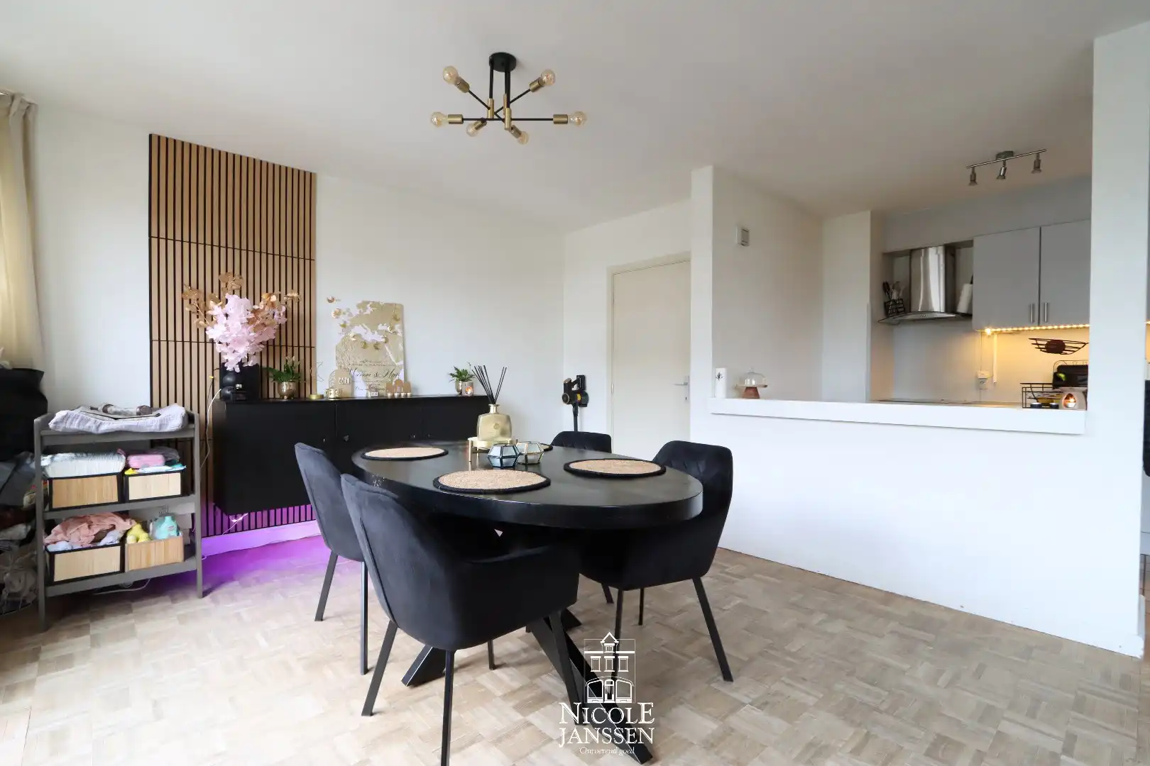 Verzorgd instapklaar appartement op de eerste verdieping met garage foto 4